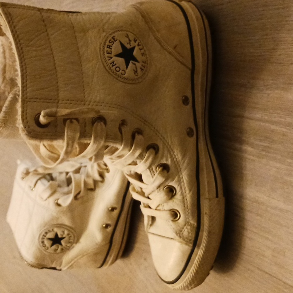 Converse Allstars shoes8.5 runs small